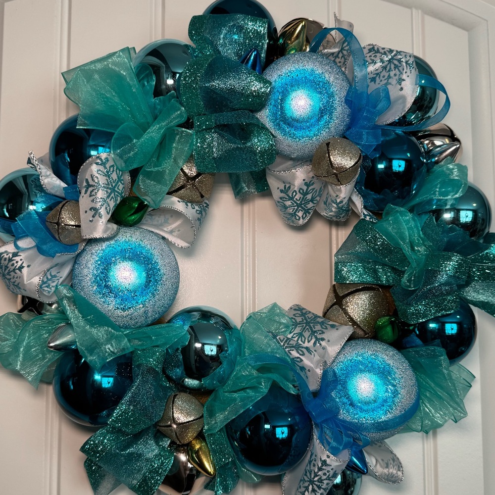 Wreath new handmade Christmas blues, bows and bells